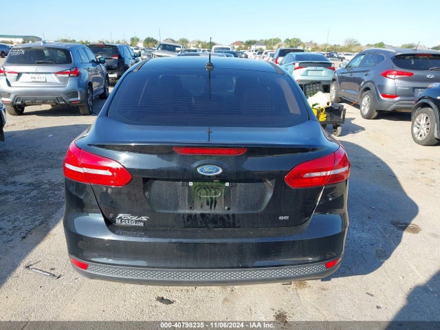 Ford FOCUS SE 2018 1FADP3F27JL255161 Image 16