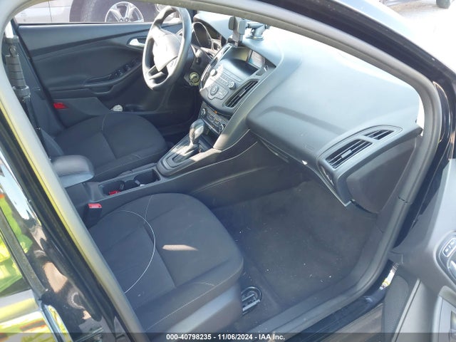 Ford FOCUS SE 2018 1FADP3F27JL255161 Image 5