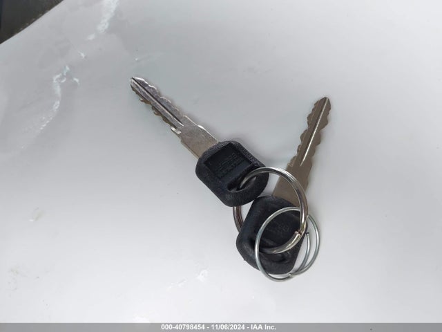 40798454 :رقم المزاد ، 1GDHG31R1Y1157020 vin ، 2000 Gmc Savana Special مزاد بيع