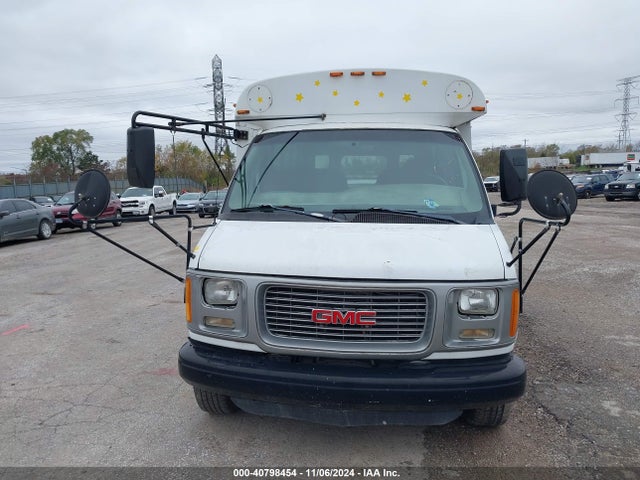 40798454 :رقم المزاد ، 1GDHG31R1Y1157020 vin ، 2000 Gmc Savana Special مزاد بيع