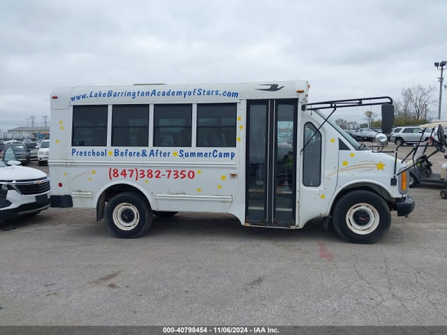 40798454 :رقم المزاد ، 1GDHG31R1Y1157020 vin ، 2000 Gmc Savana Special مزاد بيع