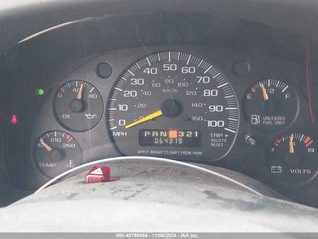 40798454 :رقم المزاد ، 1GDHG31R1Y1157020 vin ، 2000 Gmc Savana Special مزاد بيع