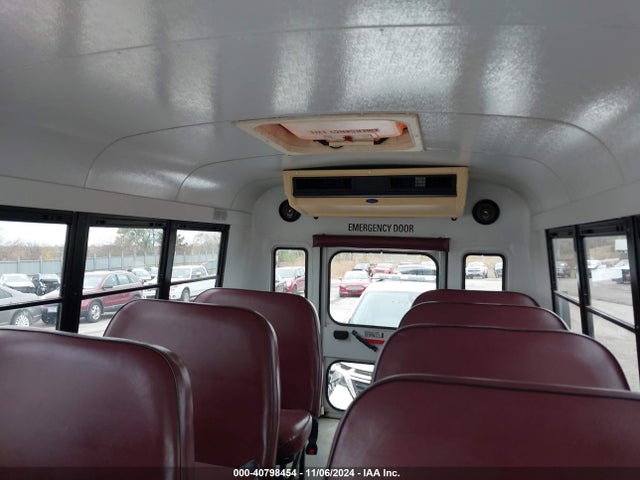 40798454 :رقم المزاد ، 1GDHG31R1Y1157020 vin ، 2000 Gmc Savana Special مزاد بيع