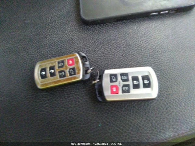 5TDYZ3DC9LS026872 Toyota SIENNA XLE
