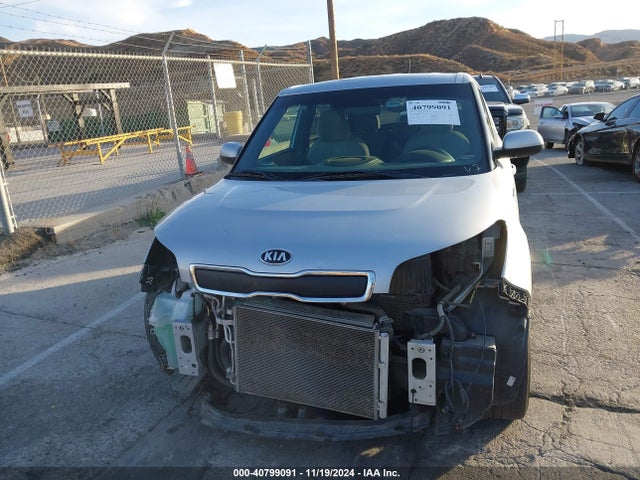 KIA Soul 2015 KNDJN2A22F7804494 Image 13