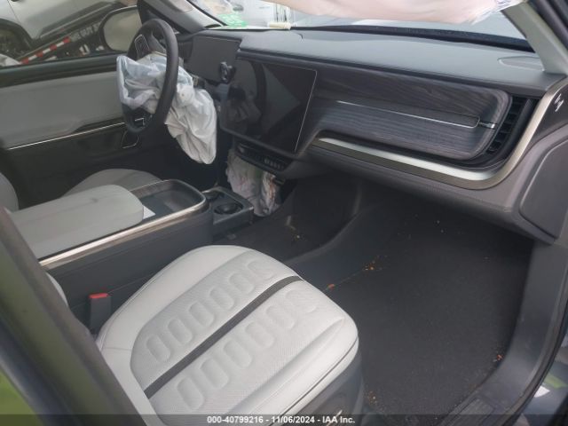 7PDSGABA4PN008558 Rivian R1s Adventure