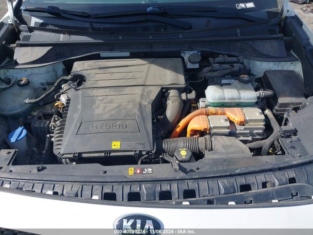 KNDCB3LCXK5284211 KIA NIRO LX
