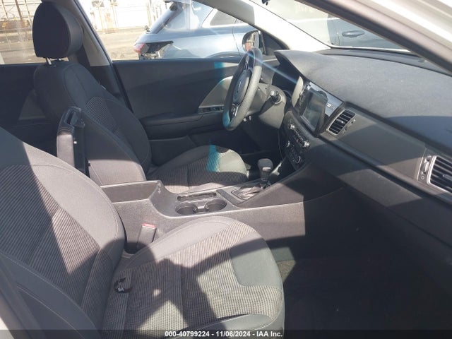 KNDCB3LCXK5284211 KIA NIRO LX