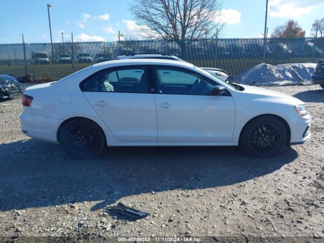 3VWDB7AJ0JM240589 Volkswagen Jetta 1.4t Se/1.4t Wolfsburg Edition