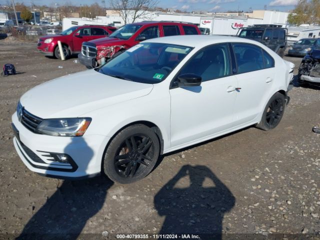 3VWDB7AJ0JM240589 Volkswagen Jetta 1.4t Se/1.4t Wolfsburg Edition