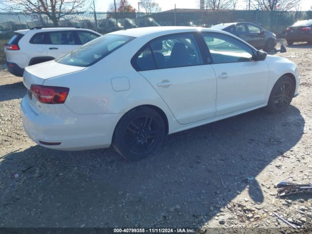 3VWDB7AJ0JM240589 Volkswagen Jetta 1.4t Se/1.4t Wolfsburg Edition