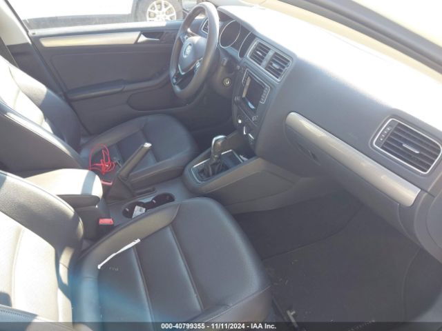 3VWDB7AJ0JM240589 Volkswagen Jetta 1.4t Se/1.4t Wolfsburg Edition