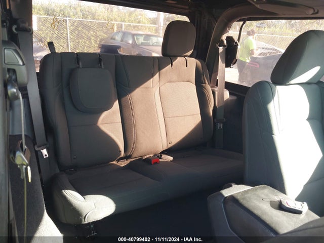 1C4GJXAG1JW139665 Jeep Wrangler Sport S 4x4