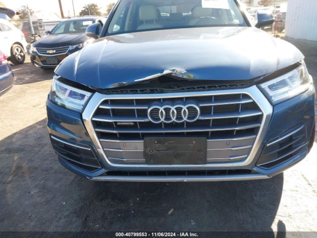 WA1BNAFY8J2212660 Audi Q5 2.0t Premium/2.0t Tech Premium