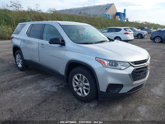 Chevrolet Traverse Ls 2019 1GNERFKW4KJ142033 Image 1