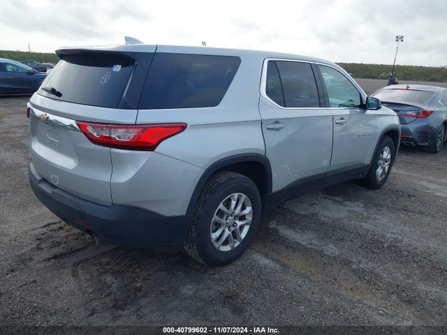 Chevrolet Traverse Ls 2019 1GNERFKW4KJ142033 Image 4