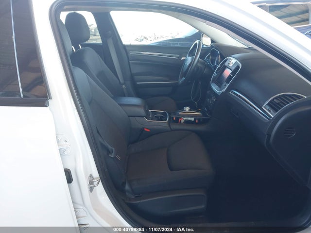 2C3CCAAG2KH502937 Chrysler 300 Touring