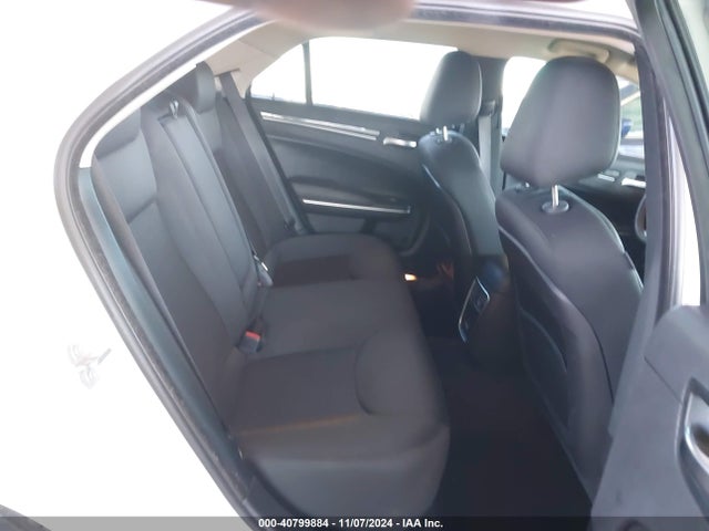 2C3CCAAG2KH502937 Chrysler 300 Touring