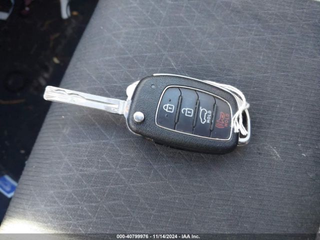 KM8J3CA43HU498273 Hyundai TUCSON SE
