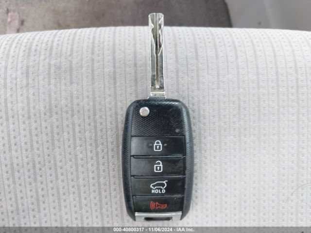 KNDMB5C17G6126019 KIA SEDONA LX