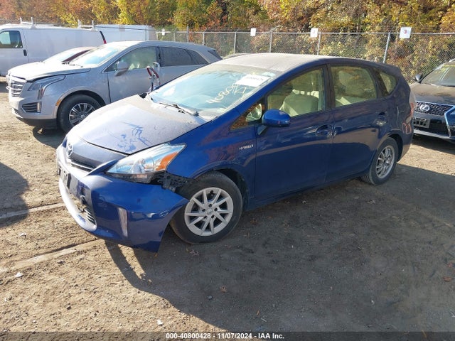 Toyota Prius V Two 2014 JTDZN3EUXEJ002412 Image 2