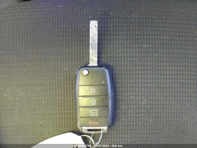 5XYKTCA6XFG643186 KIA SORENTO LX