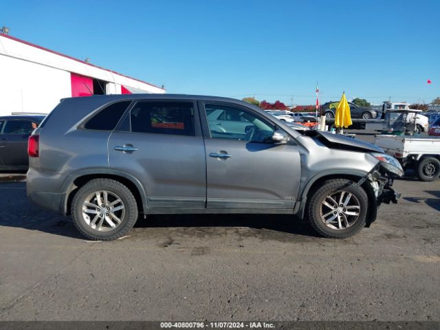 5XYKTCA6XFG643186 KIA SORENTO LX