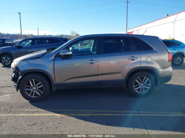 5XYKTCA6XFG643186 KIA SORENTO LX