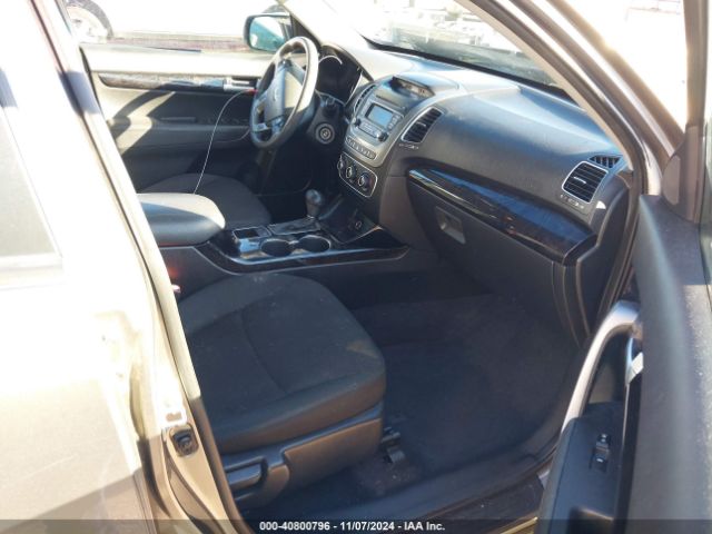 5XYKTCA6XFG643186 KIA SORENTO LX