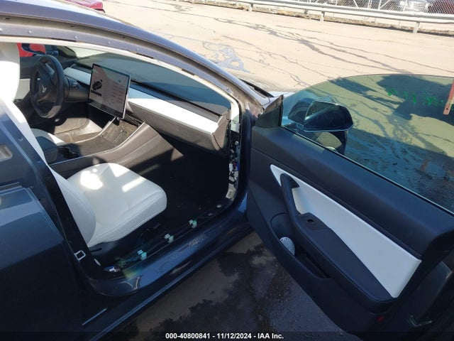 2020 TESLA MODEL 3 5YJ3E1EBXLF651933 Photo 4