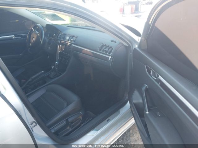 1VWDT7A34HC006840 Volkswagen Passat 1.8t R-line