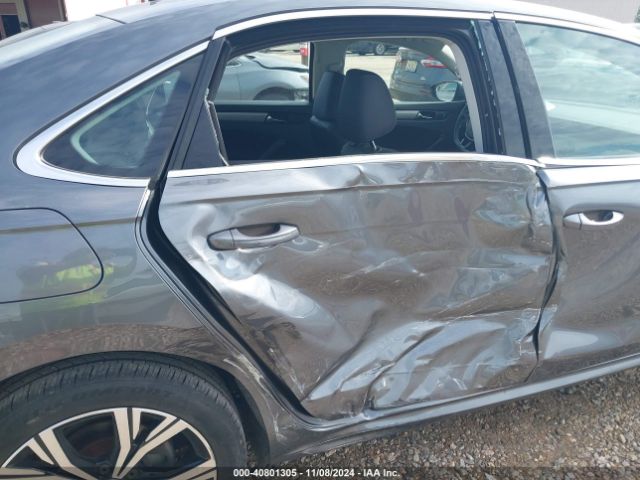 1VWSA7A33NC002643 Volkswagen Passat 2.0t Se
