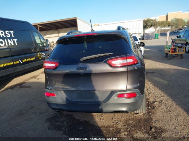 1C4PJLCBXJD556532 Jeep Cherokee Latitude Fwd