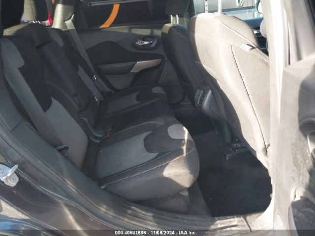 1C4PJLCBXJD556532 Jeep Cherokee Latitude Fwd