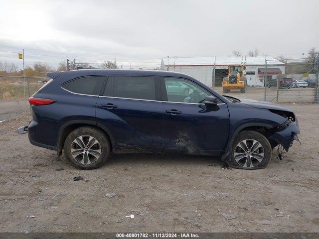 Toyota Highlander Xle 2022 5TDGZRBH2NS245799 Image 13