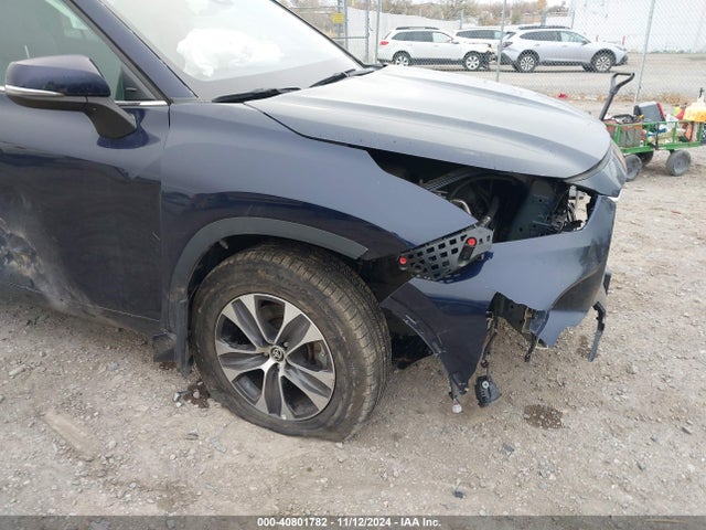 Toyota Highlander Xle 2022 5TDGZRBH2NS245799 Image 17