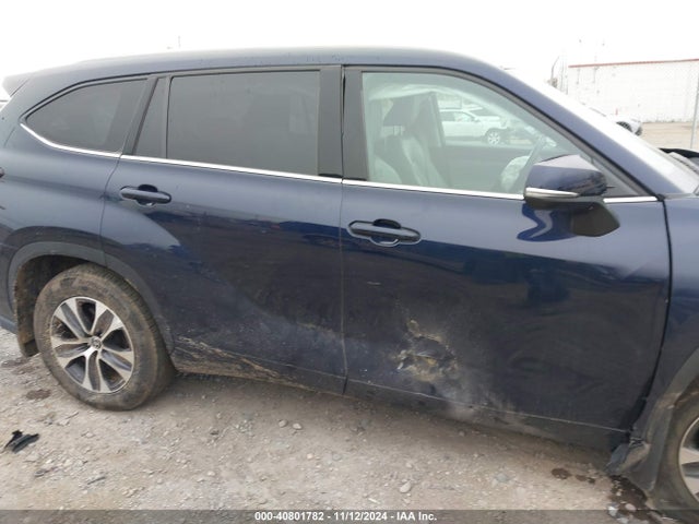 Toyota Highlander Xle 2022 5TDGZRBH2NS245799 Image 18
