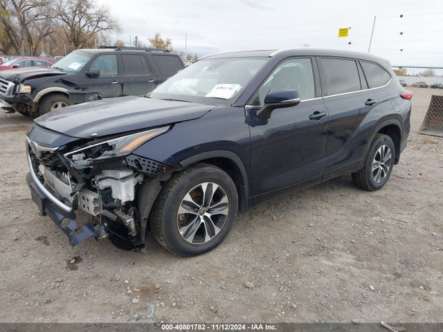 Toyota Highlander Xle 2022 5TDGZRBH2NS245799 Image 2