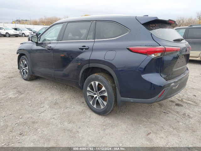 Toyota Highlander Xle 2022 5TDGZRBH2NS245799 Image 3