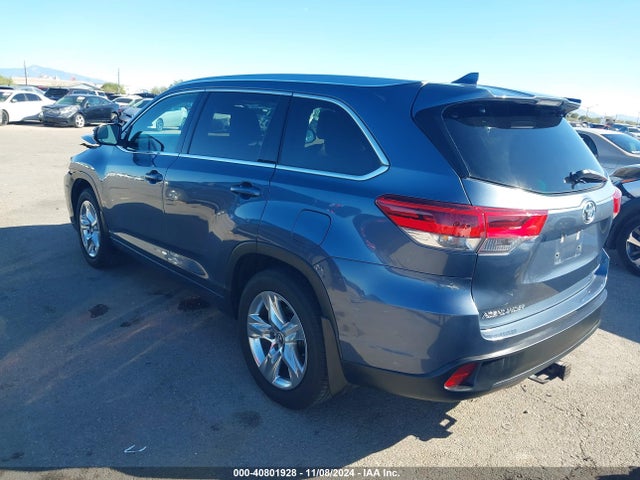 Toyota Highlander Limited 2018 5TDDZRFH8JS802805 Image 3