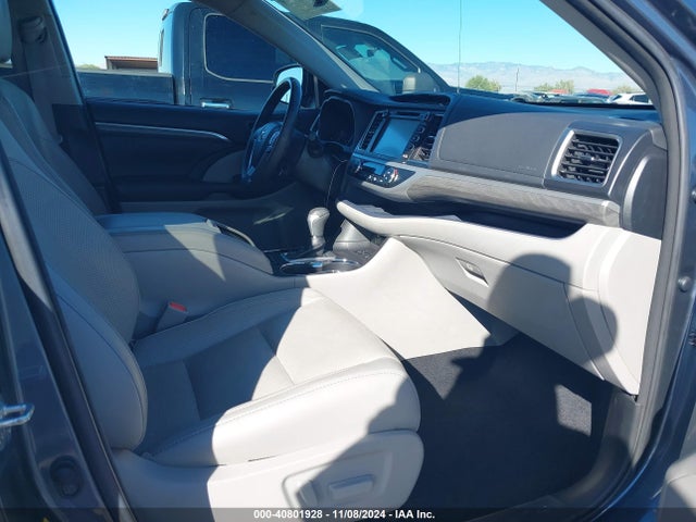 Toyota Highlander Limited 2018 5TDDZRFH8JS802805 Image 5