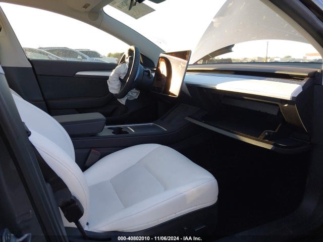 2023 TESLA MODEL 3 5YJ3E1EAXPF650830 Photo 4
