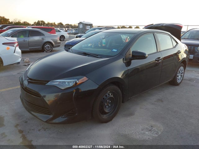 Toyota COROLLA LE 2018 2T1BURHE9JC086076 Image 2