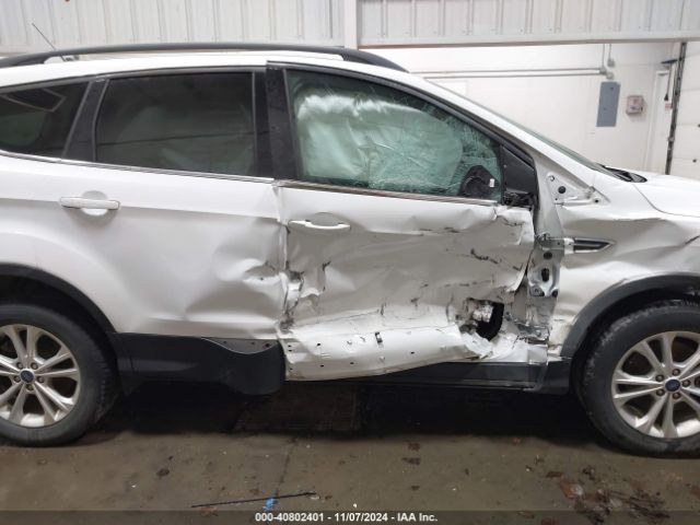 1FMCU9GD7JUC71173 Ford ESCAPE SE
