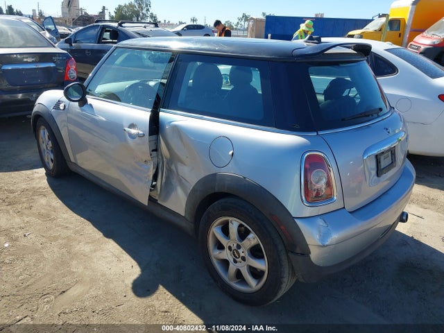 2009 MINI COOPER WMWMF33509TW71038 Photo 2