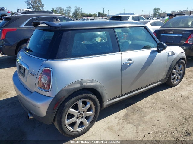 2009 MINI COOPER WMWMF33509TW71038 Photo 3