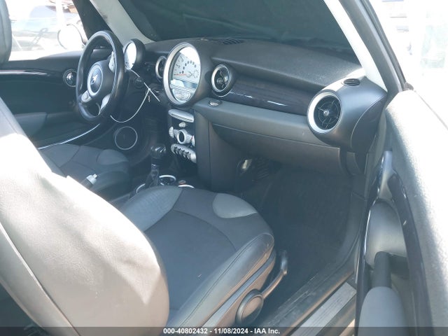 2009 MINI COOPER WMWMF33509TW71038 Photo 4