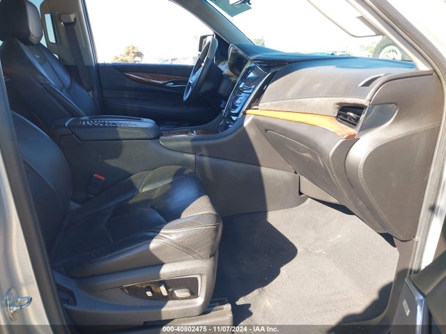 2017 CADILLAC ESCALADE ESV 1GYS4JKJ7HR211691 Photo 4