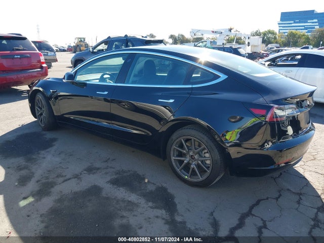 2018 TESLA MODEL 3 5YJ3E1EA1JF151745 Photo 2