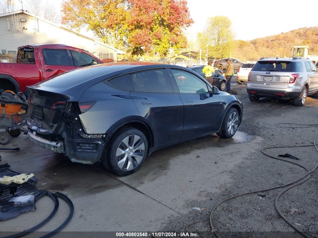 2024 TESLA MODEL Y 7SAYGDEE9RA249728 Photo 3
